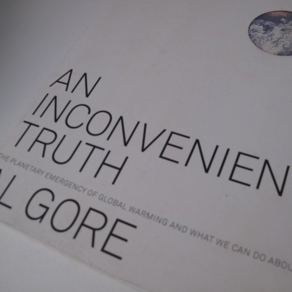 AN INCONVENIENT TRUTH by Al Gore Softcover book 320 pages Rodale  pub… - Picture 1 of 11